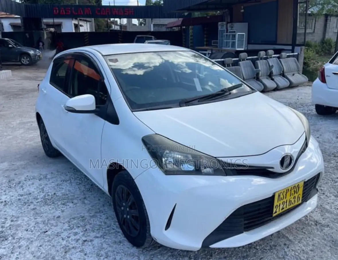 Toyota Vitz 2014 White