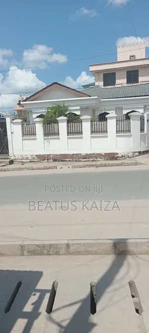 3bdrm Bungalow in Mikumi Street, Magomeni for sale