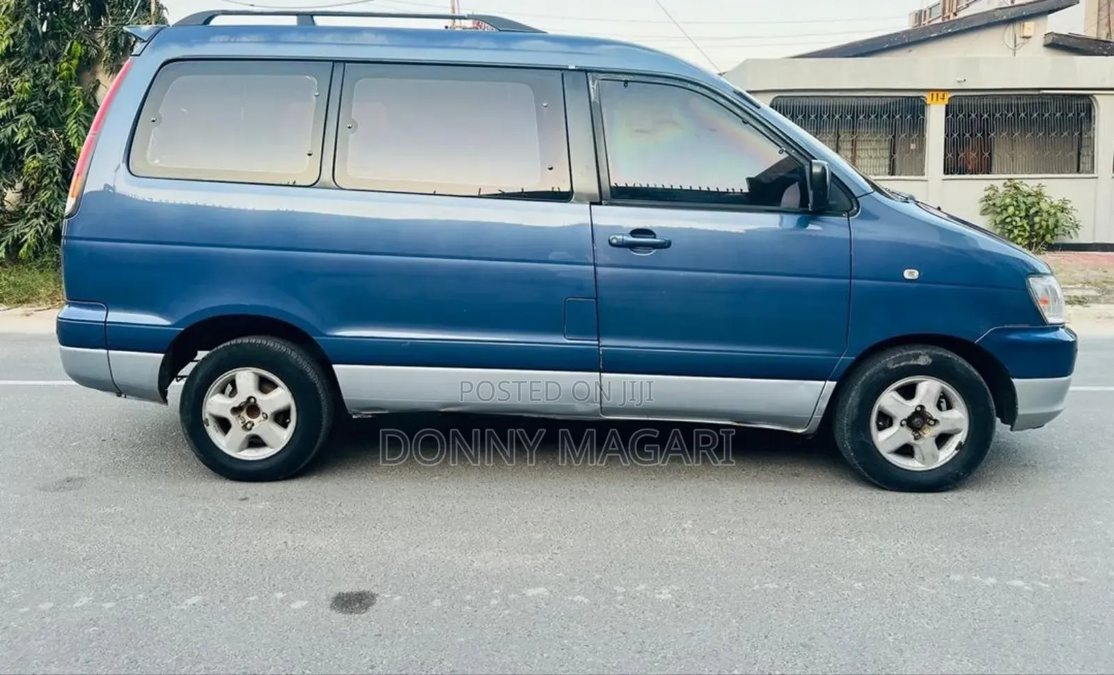 Toyota Noah 2002 Blue
