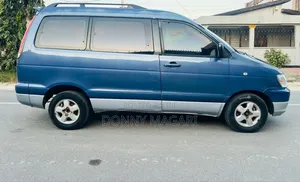 Toyota Noah 2002 Blue