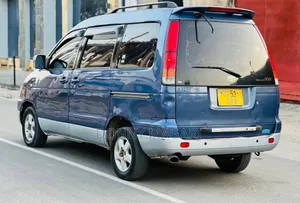 Toyota Noah 2002 Blue