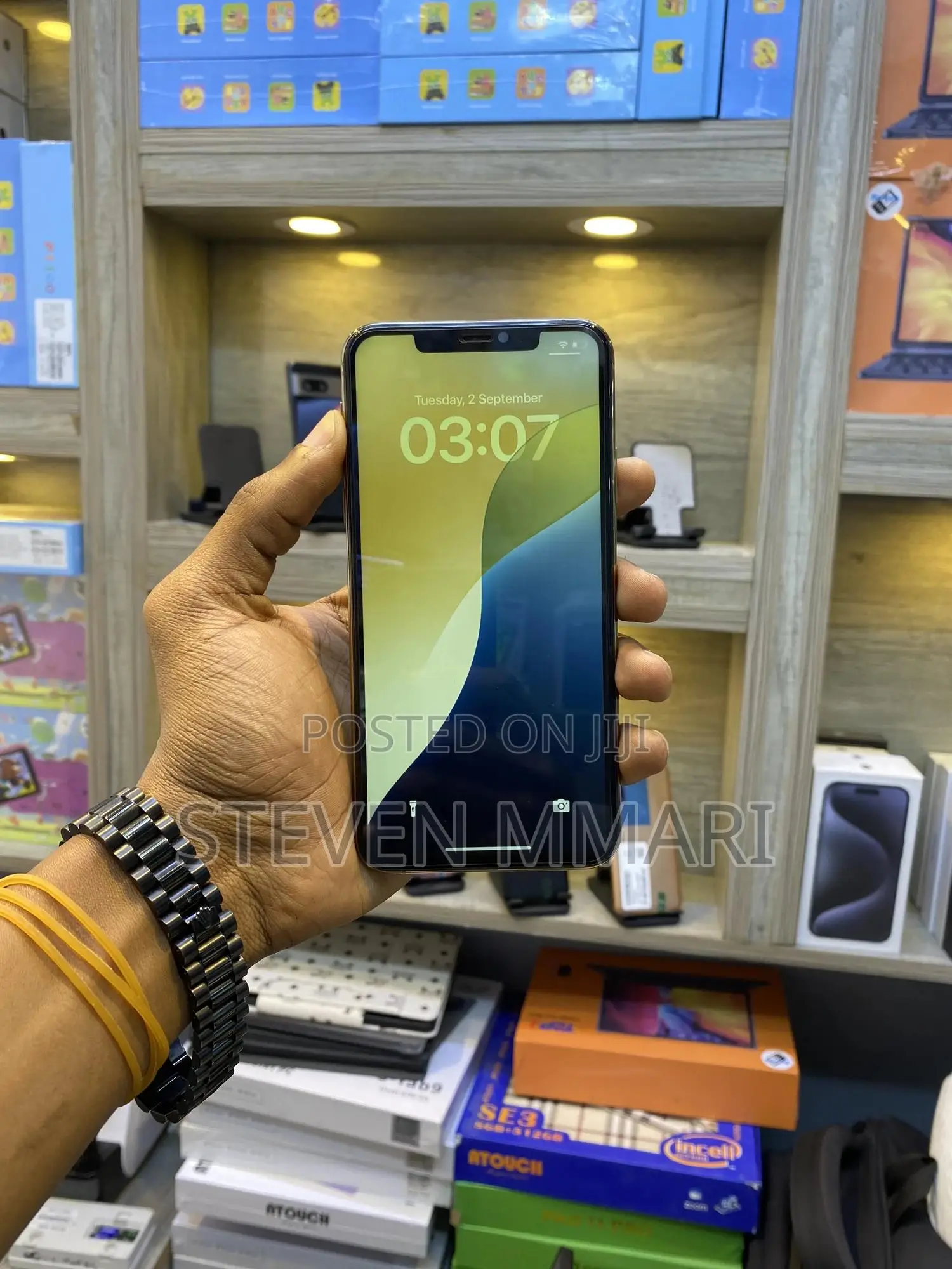 New Apple iPhone 11 Pro Max 256 GB Gold