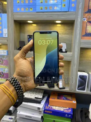 New Apple iPhone 11 Pro Max 256 GB Gold