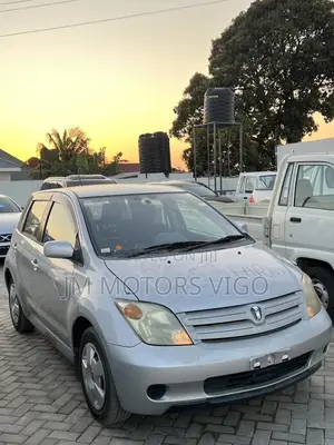 Toyota IST 2004 Silver