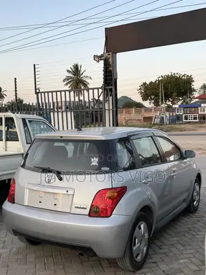 Toyota IST 2004 Silver