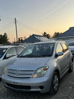 Toyota IST 2004 Silver
