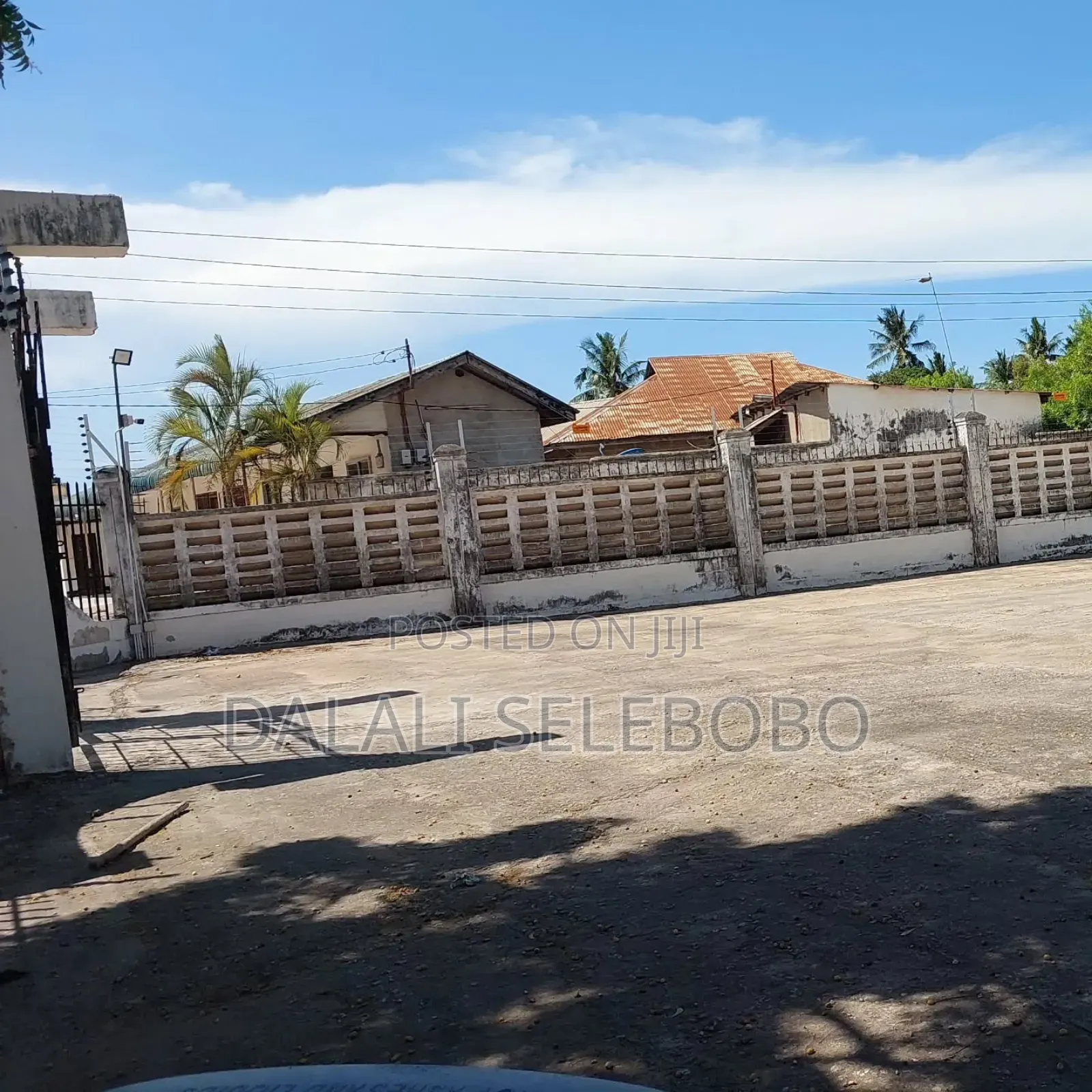 Hall With Yard and Office Tu at Mbez Beach Makonde