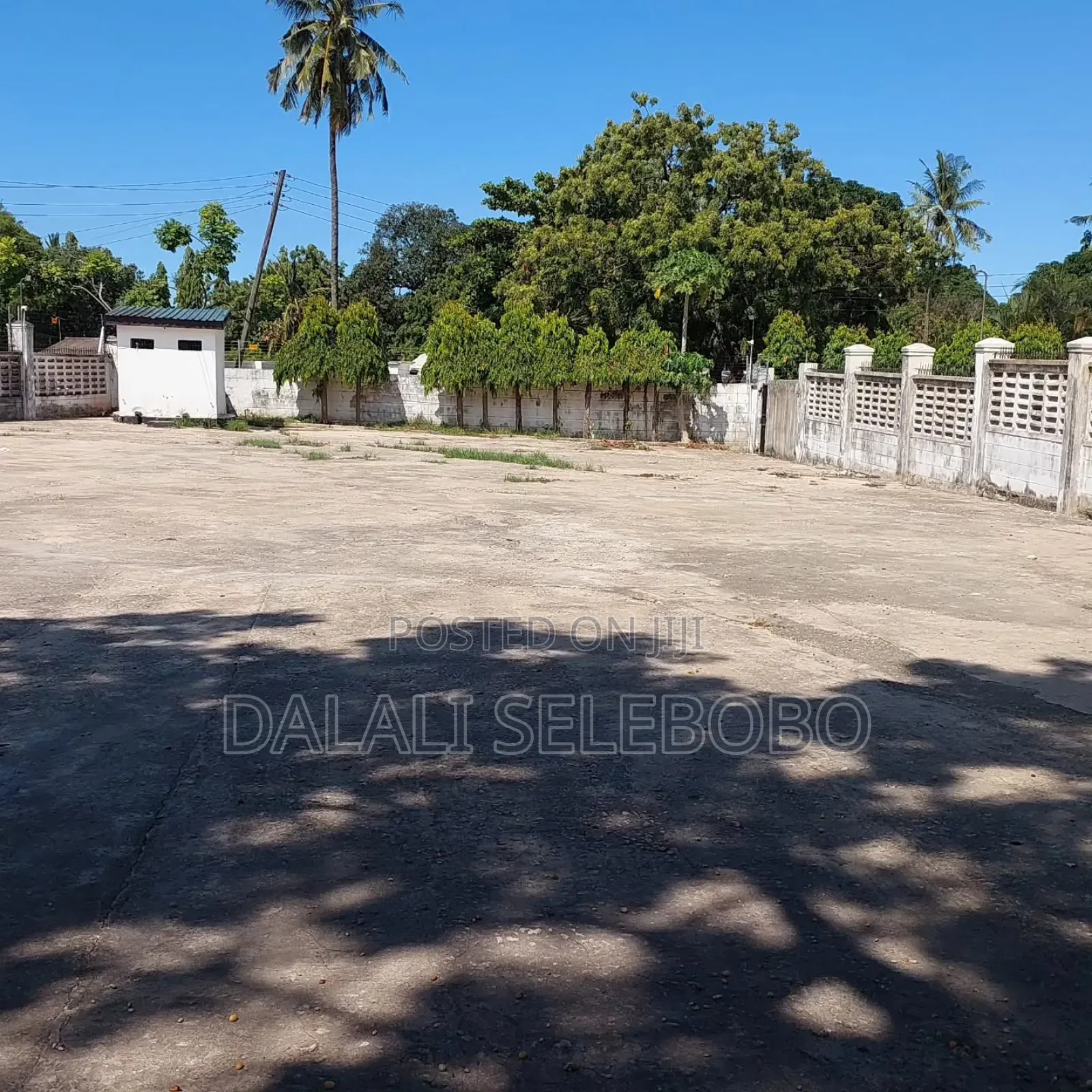 Hall With Yard and Office Tu at Mbez Beach Makonde