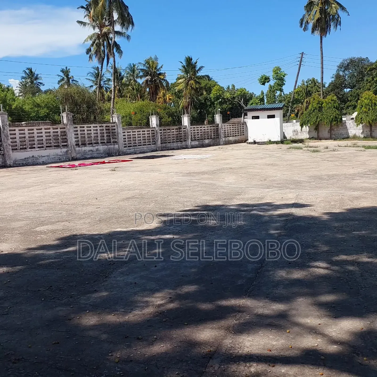 Hall With Yard and Office Tu at Mbez Beach Makonde