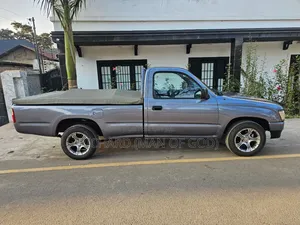 Toyota Hilux 2001 Gray