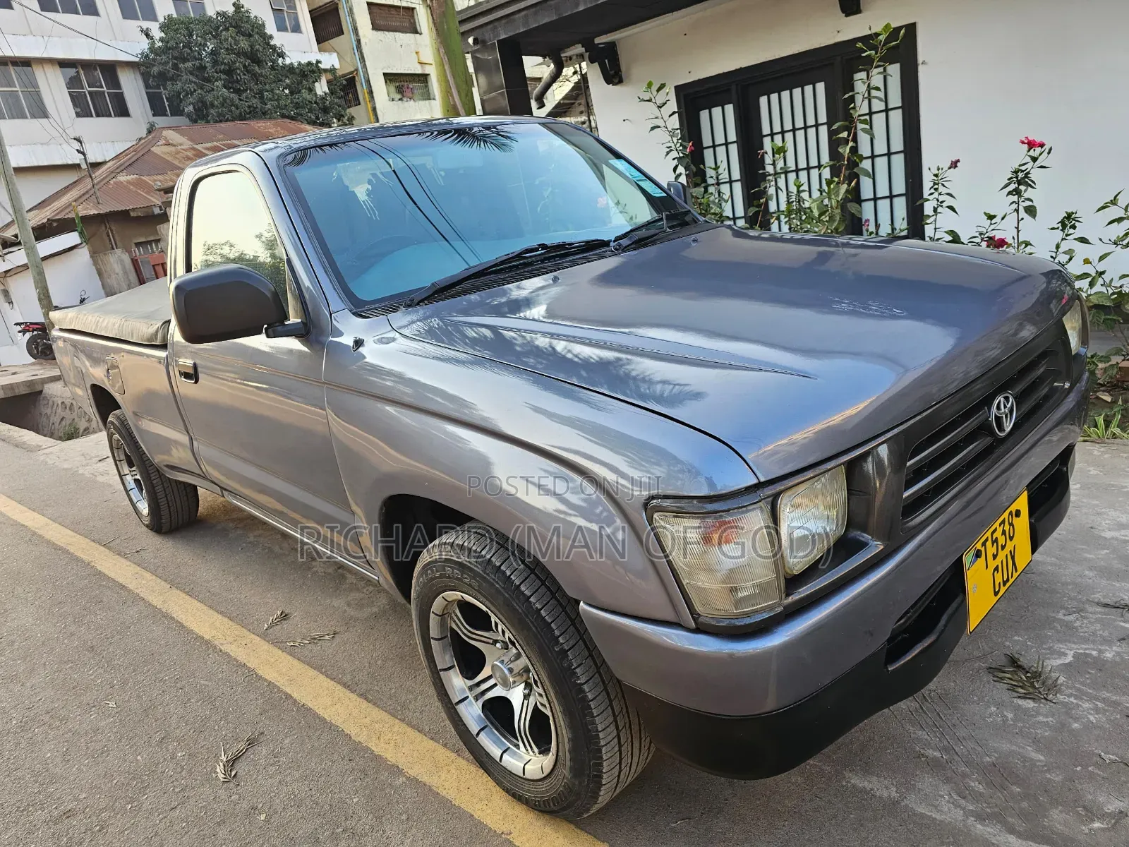 Toyota Hilux 2001 Gray