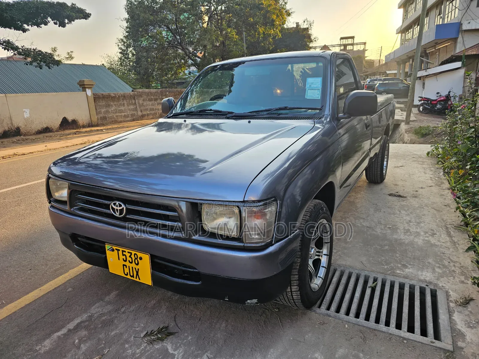 Toyota Hilux 2001 Gray