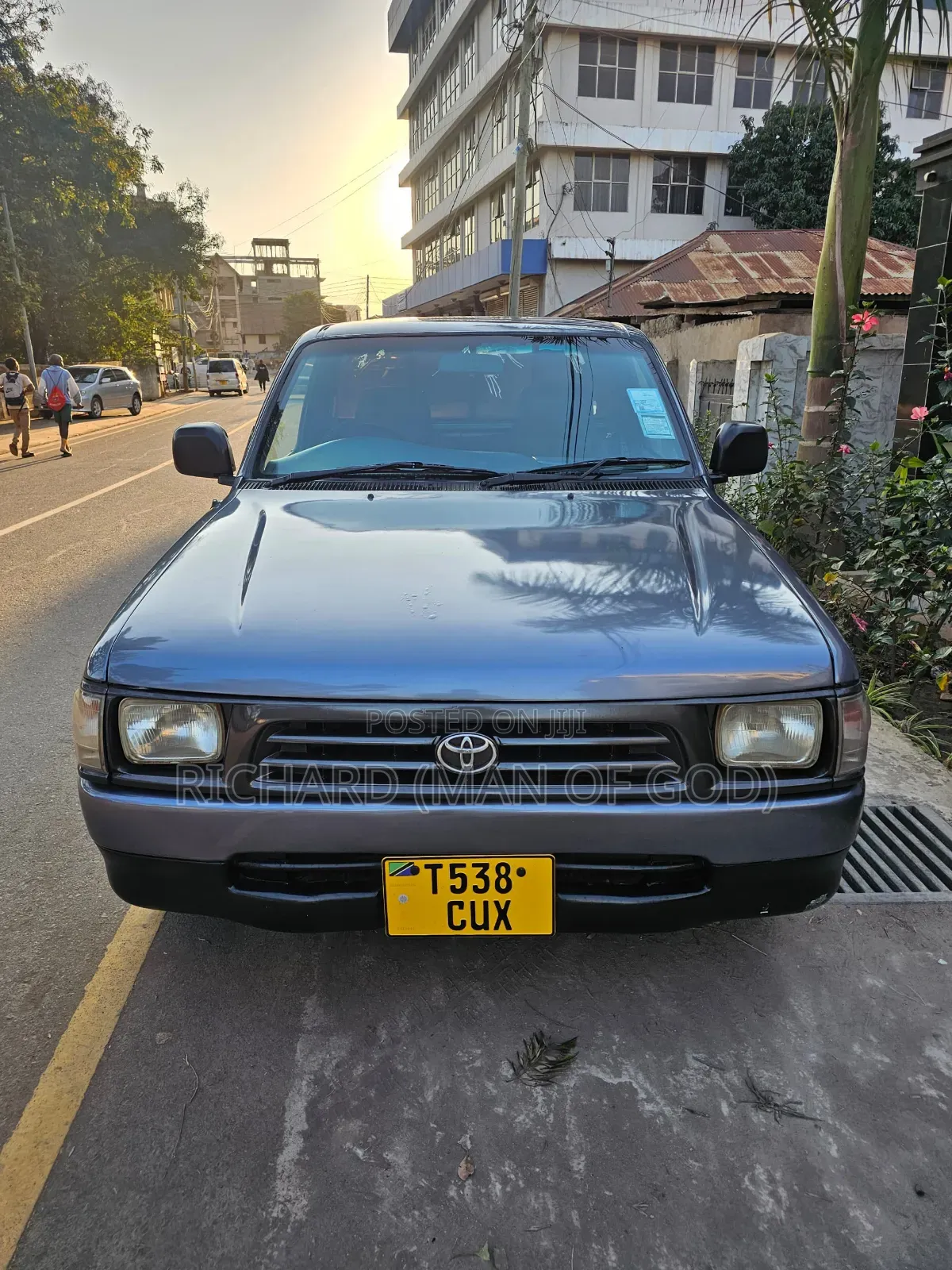 Toyota Hilux 2001 Gray