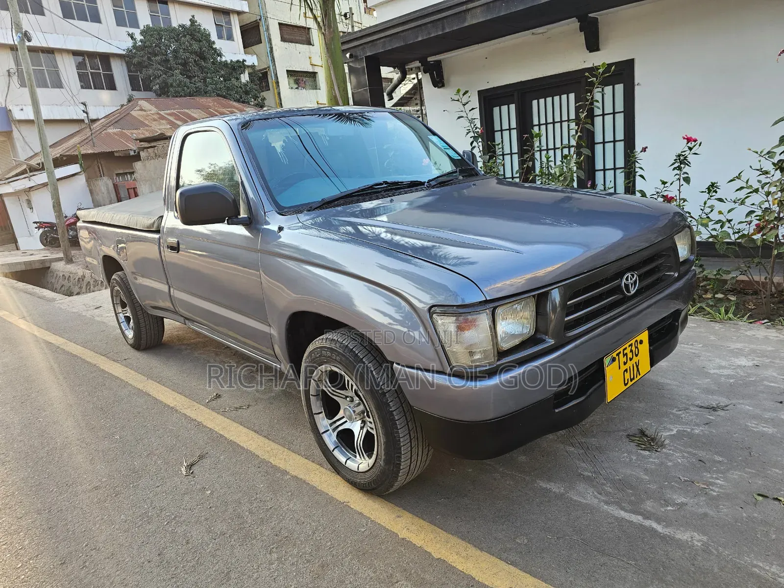 Toyota Hilux 2001 Gray