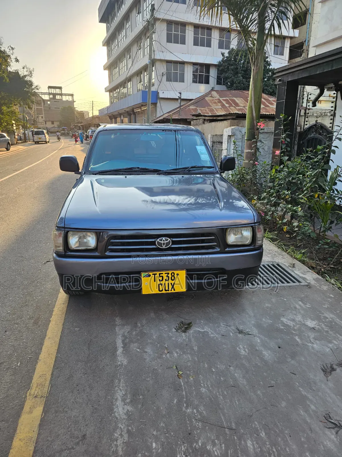 Toyota Hilux 2001 Gray