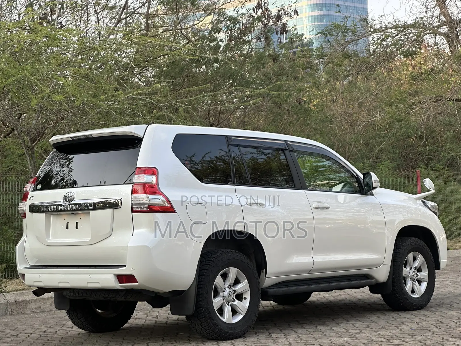 Toyota Land Cruiser Prado 2015 White