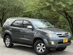 Toyota Fortuner 2.7 AWD 2006 Gray