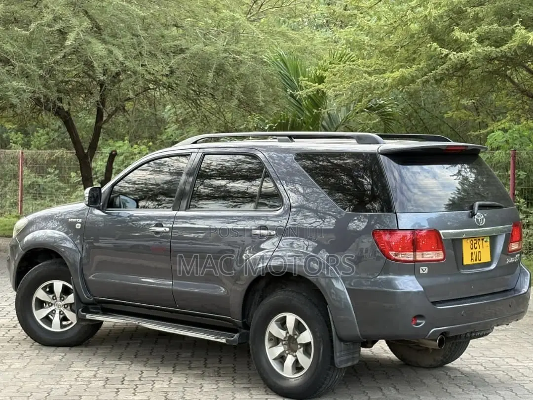 Toyota Fortuner 2.7 AWD 2006 Gray
