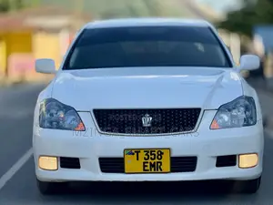 Toyota Crown 2006 White