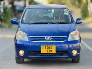 Toyota Raum 2004 Blue