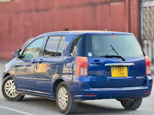 Toyota Raum 2004 Blue