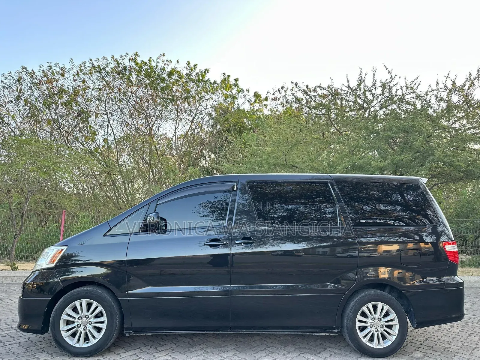 Toyota Alphard 2004 Black