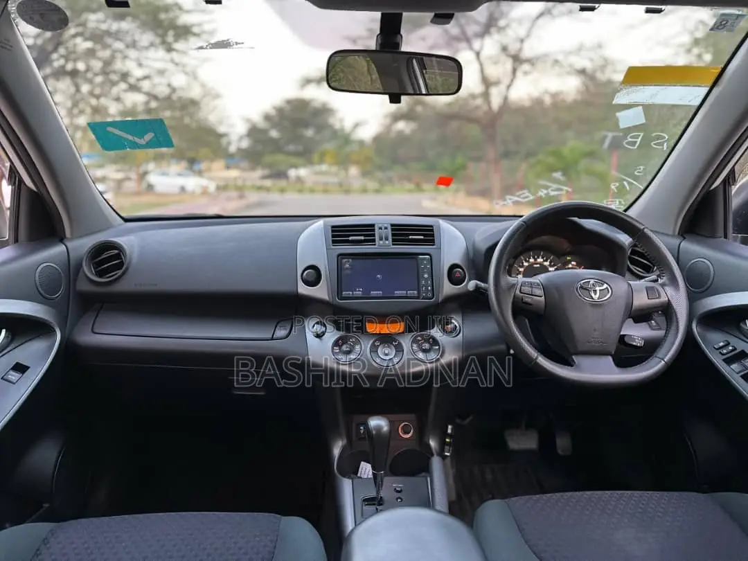 Toyota Vanguard 2010 White