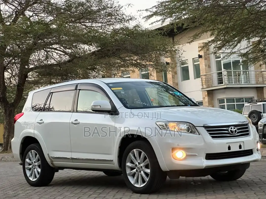 Toyota Vanguard 2010 White