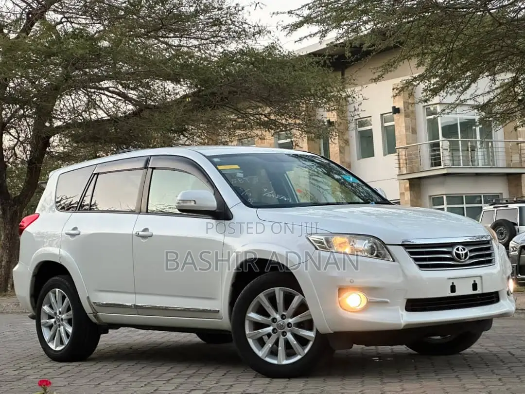 Toyota Vanguard 2010 White