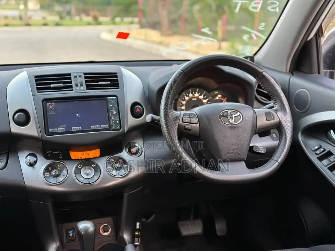 Toyota Vanguard 2010 White