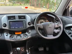 Toyota Vanguard 2010 White
