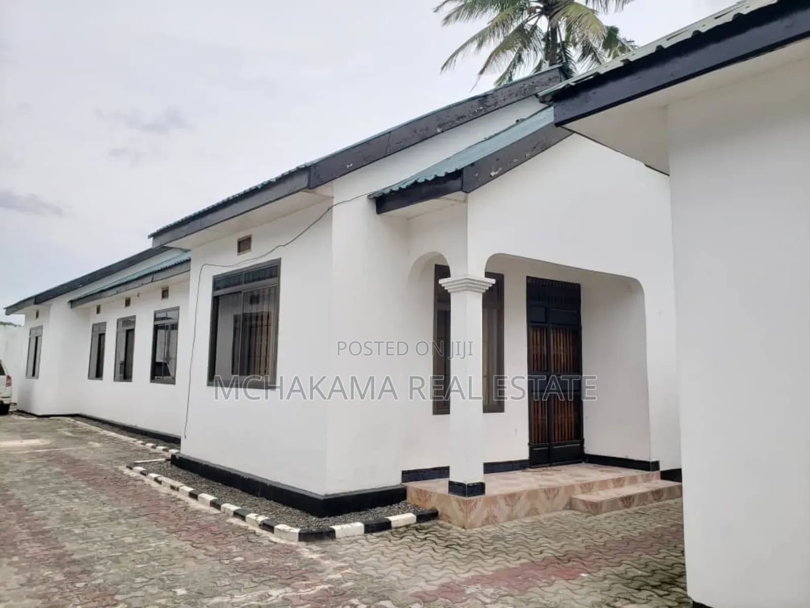 9bdrm Apartment in Mchakama Real Estate, Segerea for sale