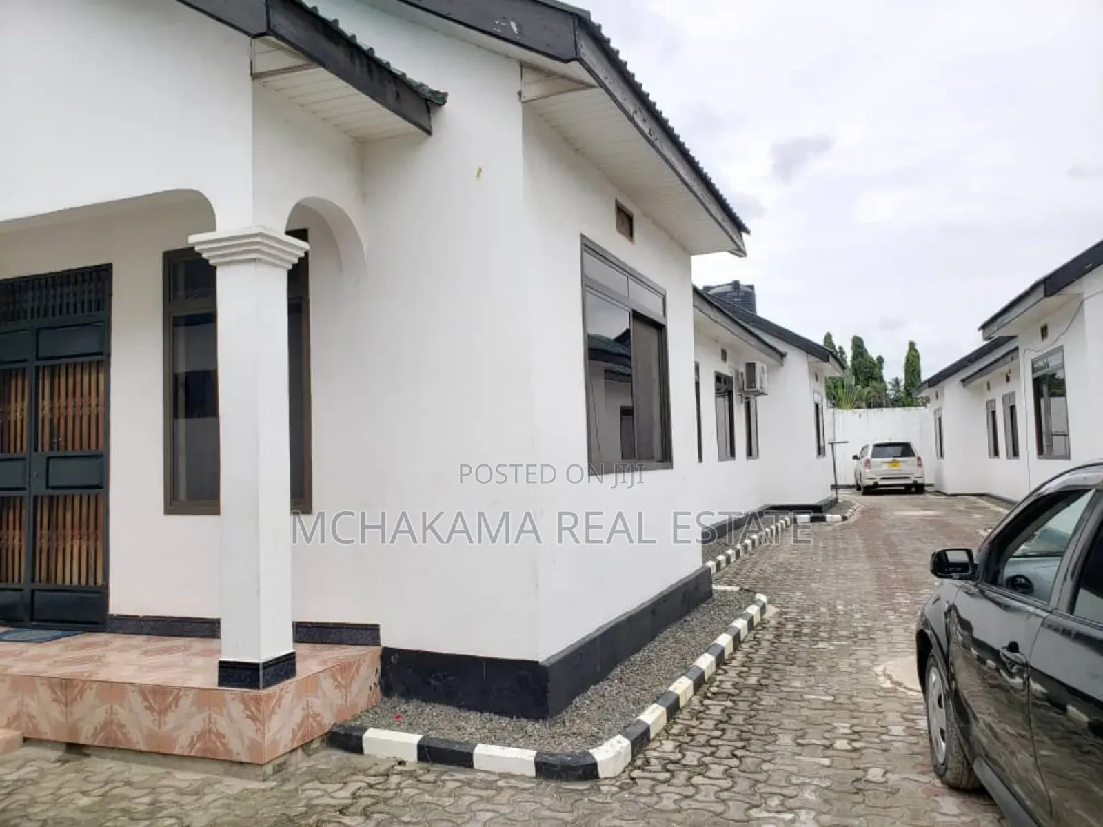 9bdrm Apartment in Mchakama Real Estate, Segerea for sale