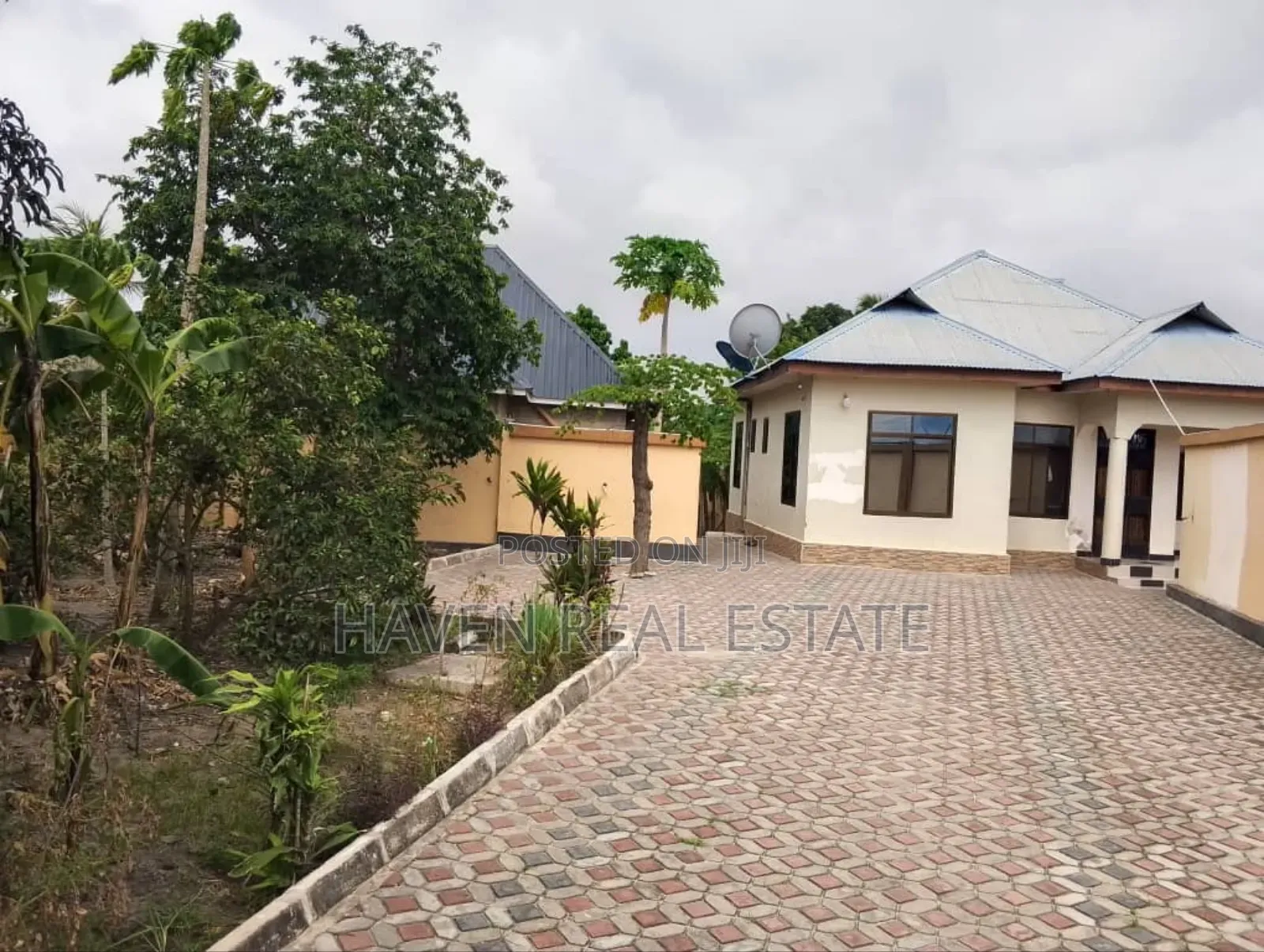 3bdrm House in Goba for sale