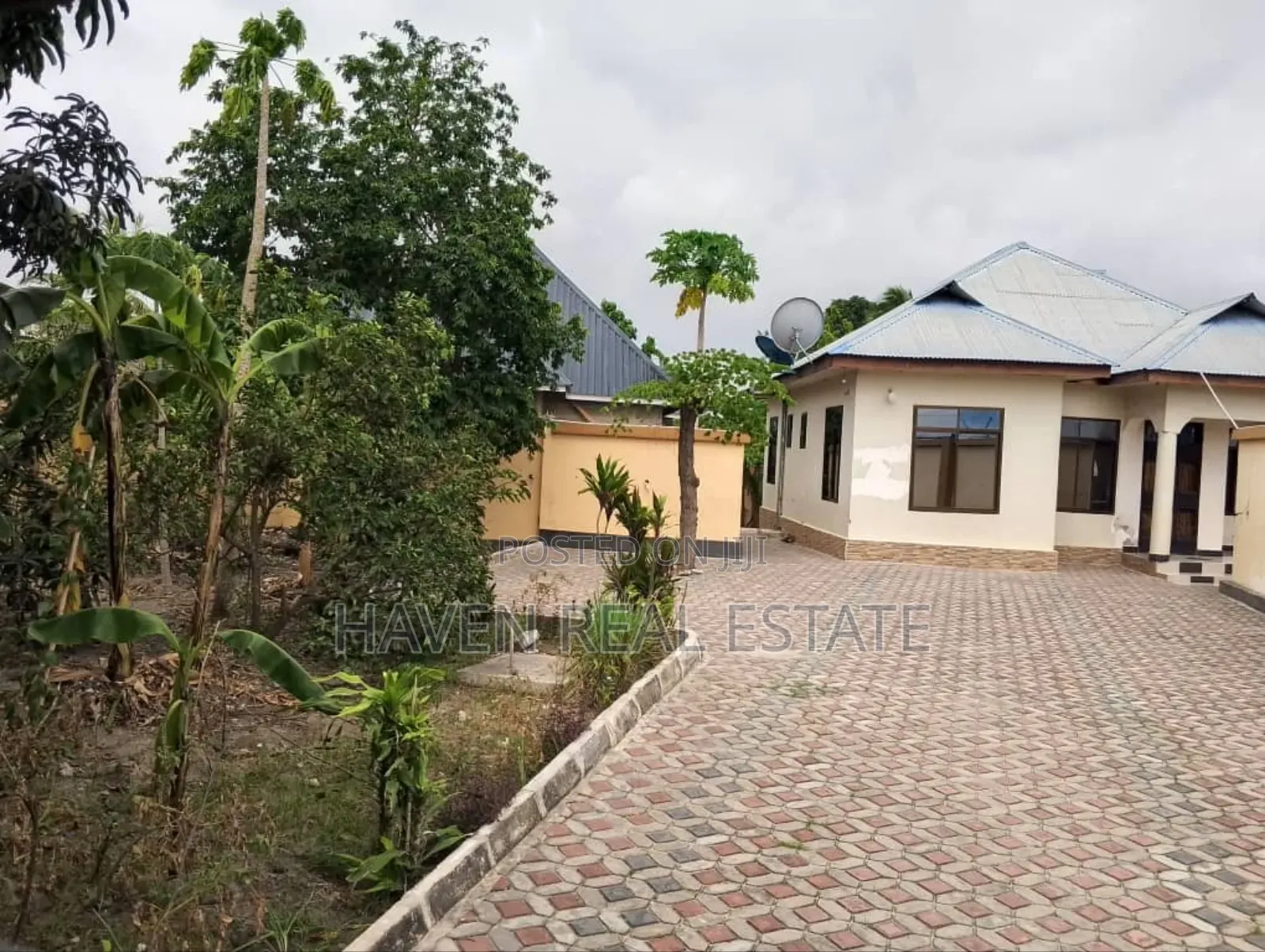 3bdrm House in Goba for sale