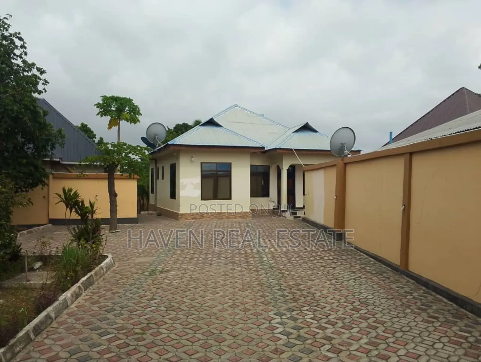 3bdrm House in Goba for sale