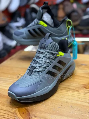 Men's Shoe Sneakers Very Very Smart and Extremely Classic