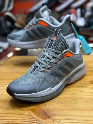 Men's Shoe Sneakers Very Very Smart and Extremely Classic