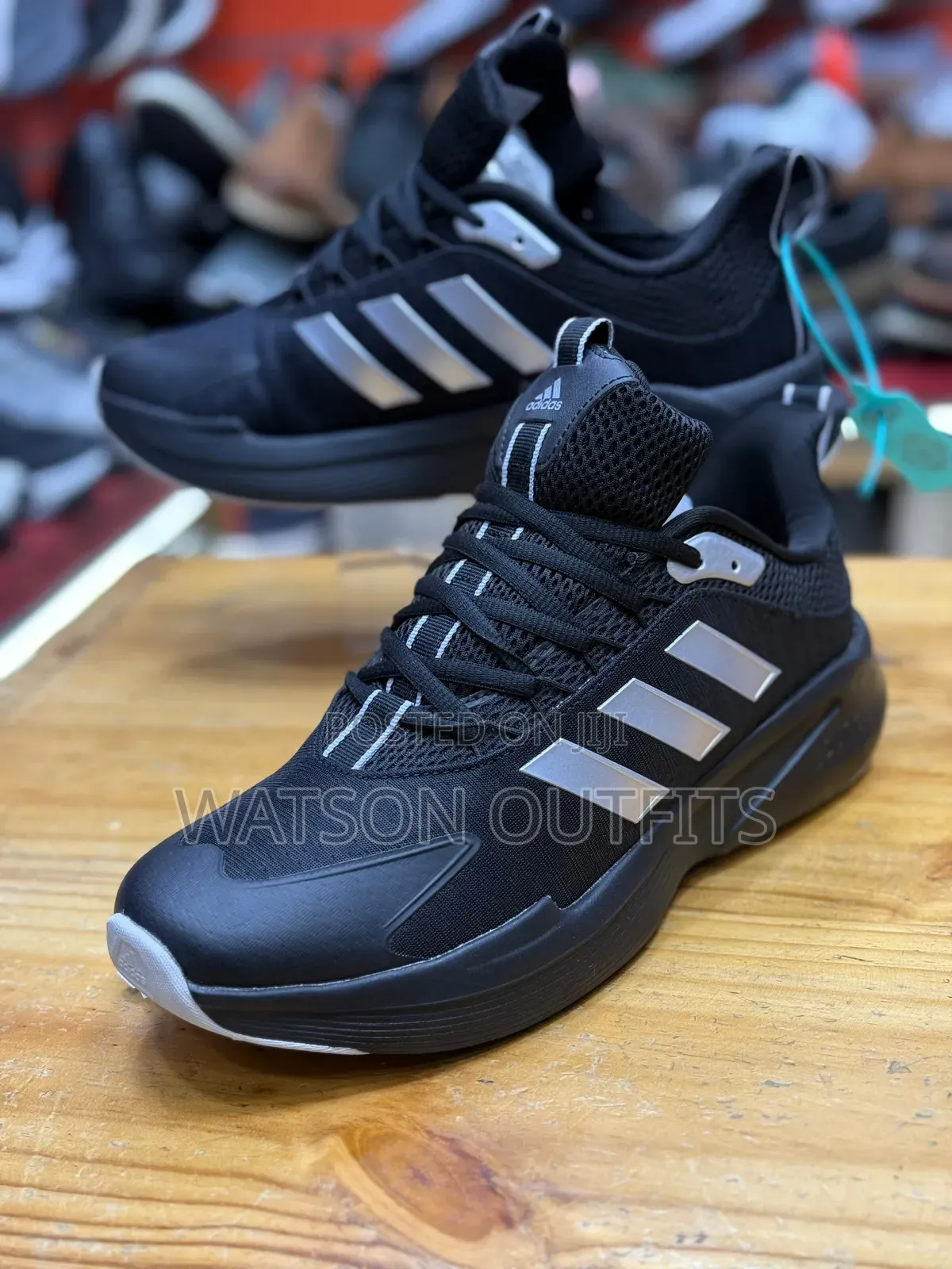 Men's Shoe Sneakers Very Very Smart and Extremely Classic