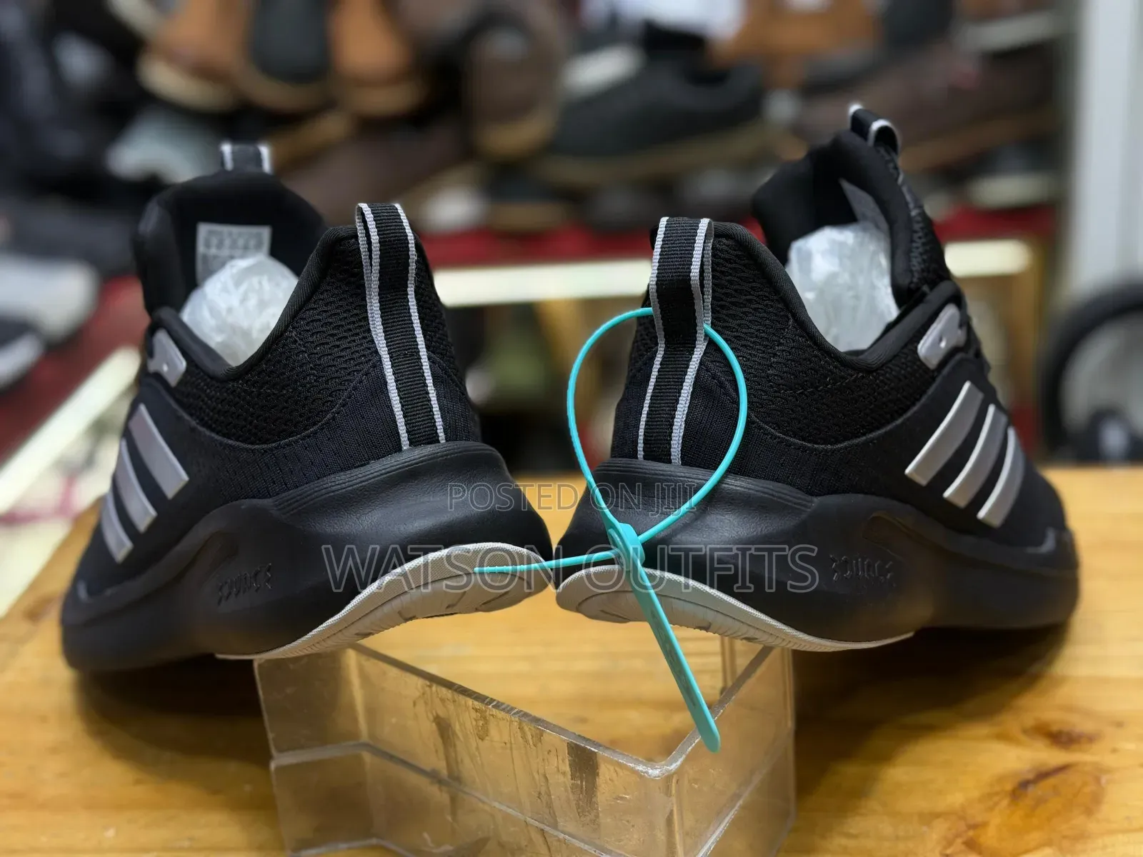 Men's Shoe Sneakers Very Very Smart and Extremely Classic