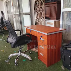 Compact Wooden Desk With Lockable Drawers (100cm)