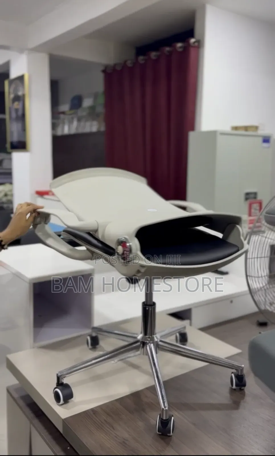 Padded Office Chair (Modern Design Design)