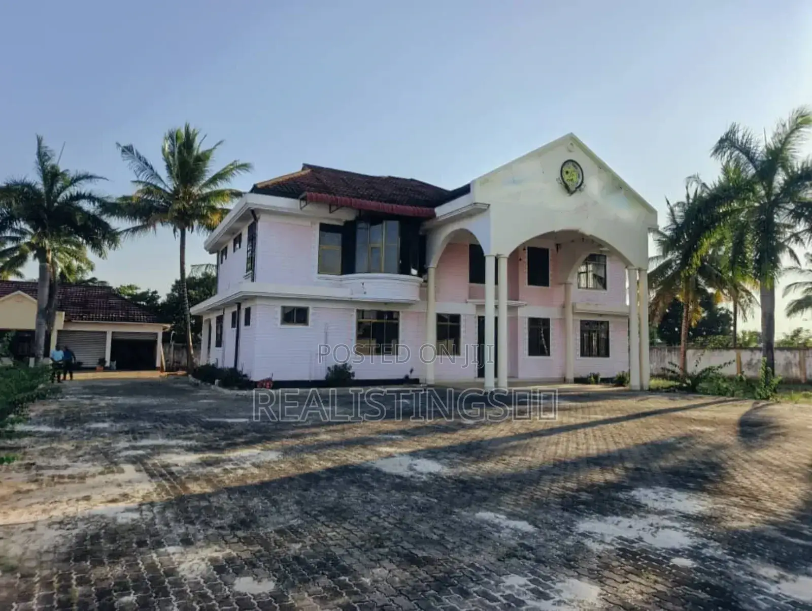 6bdrm Mansion in Pugu for sale