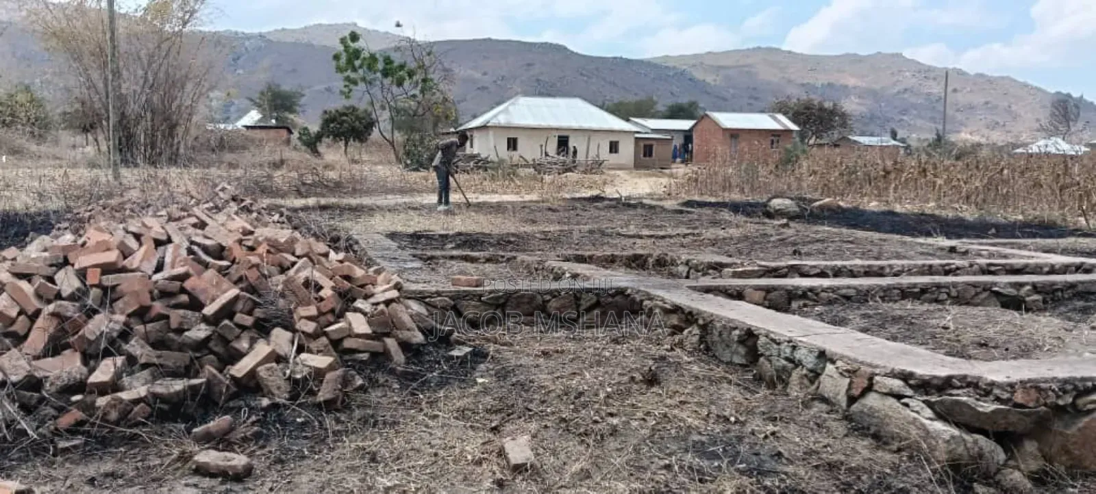 Kiwanja Kinauzwa Igumbilo