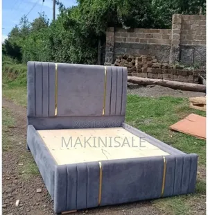 Kitanda Cha Sofa Kipo Kwenye Ofa