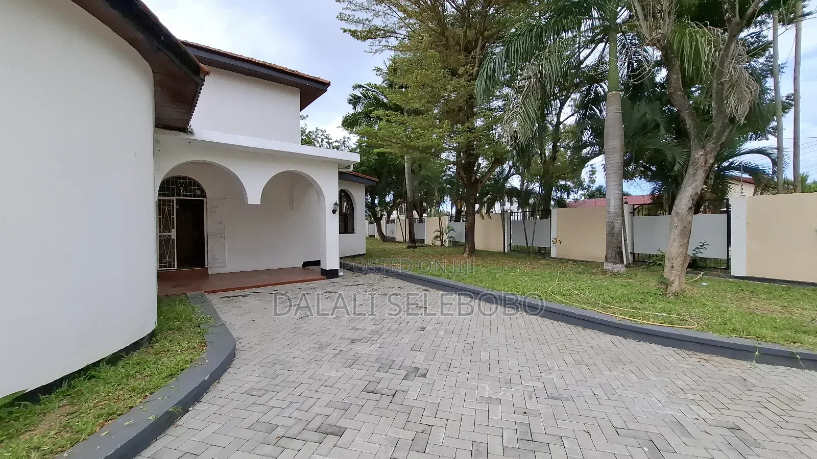 7bedrooms With Servant Quarter Better for Private Office