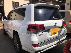 Toyota Land Cruiser 2015 White
