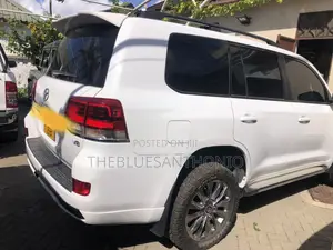 Toyota Land Cruiser 2015 White