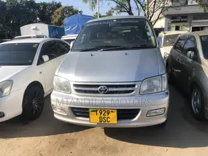 Toyota Noah 2.0 AWD (8 Seater) 2001 Silver