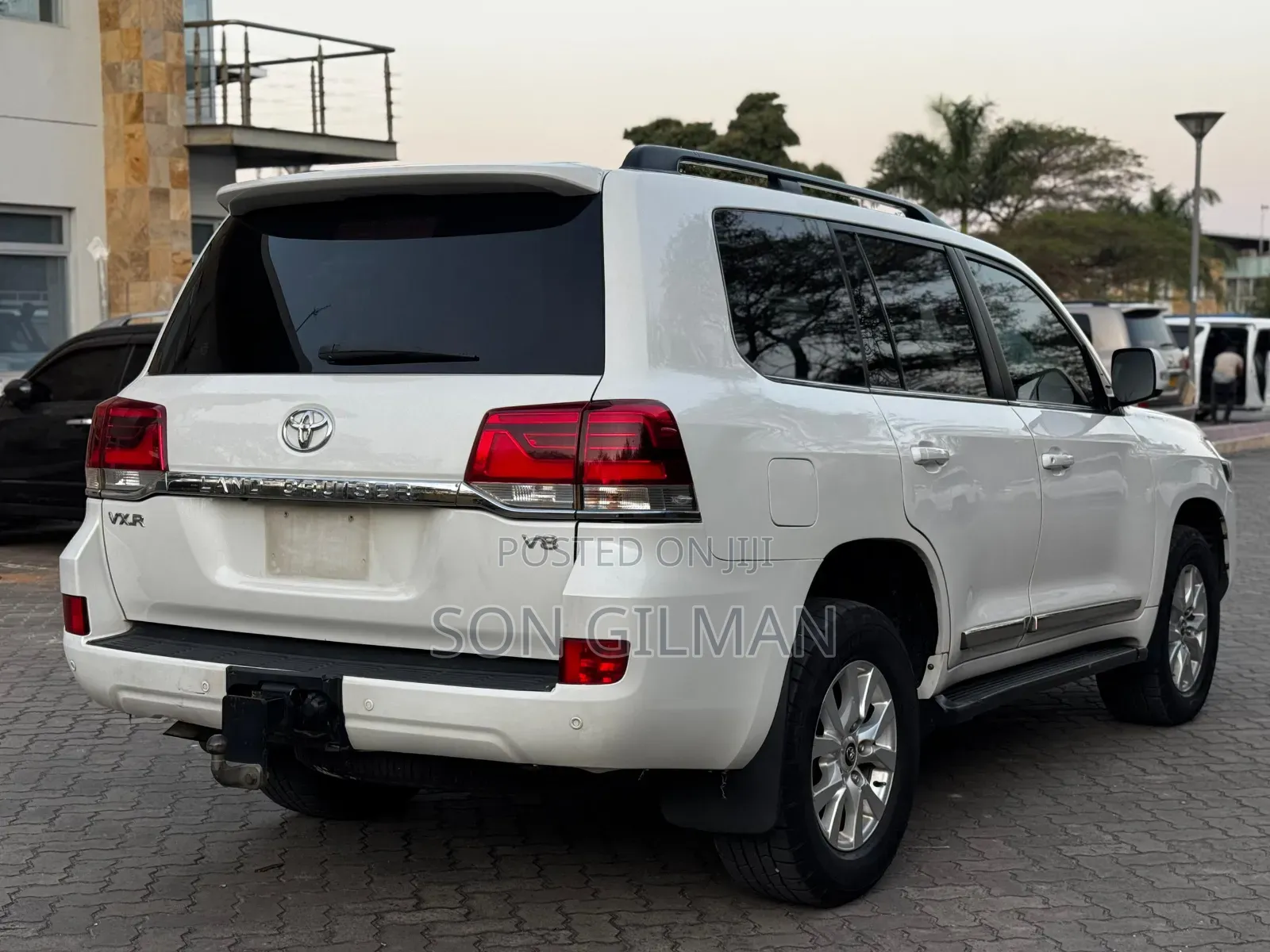 Toyota Land Cruiser 2017 White